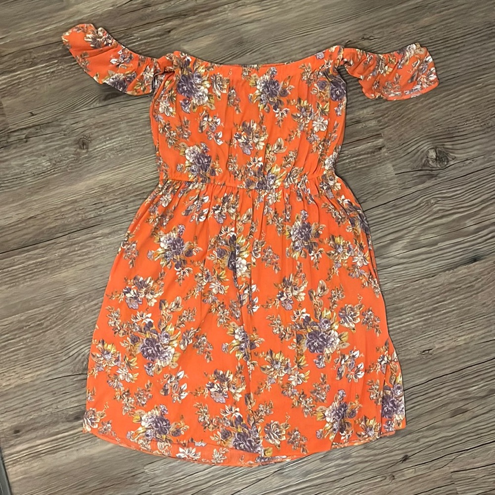 Off the shoulder floral mini dress. Size small.